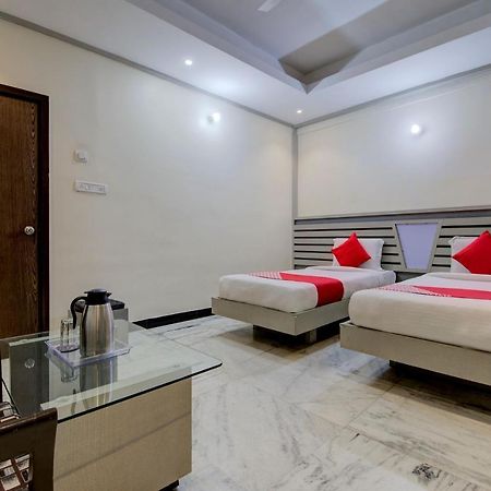 Oyo 1545 Hotel Shivani International 아흐메다바드 외부 사진