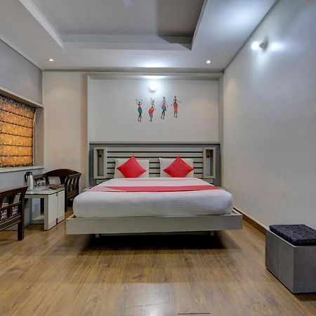 Oyo 1545 Hotel Shivani International 아흐메다바드 외부 사진