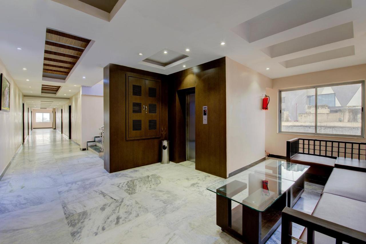 Oyo 1545 Hotel Shivani International 아흐메다바드 외부 사진