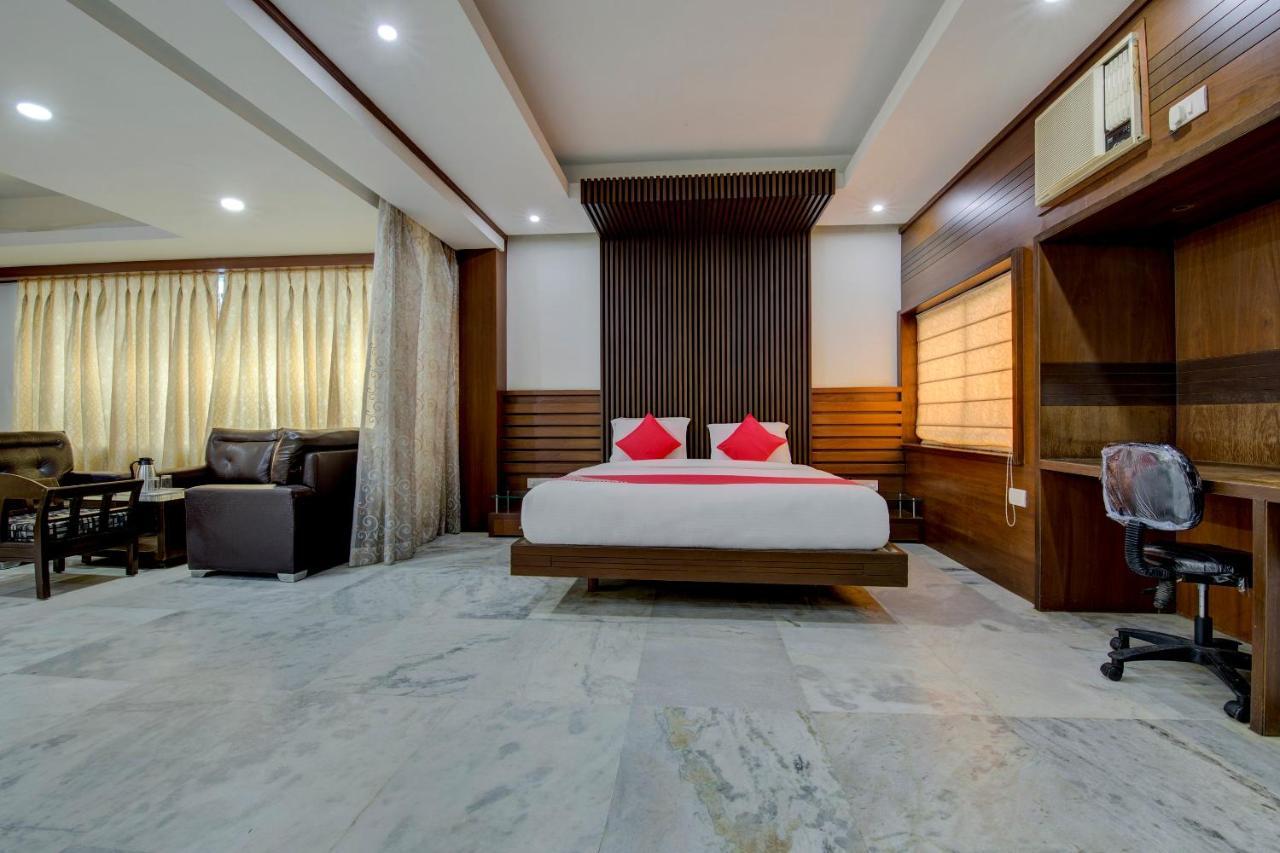 Oyo 1545 Hotel Shivani International 아흐메다바드 외부 사진