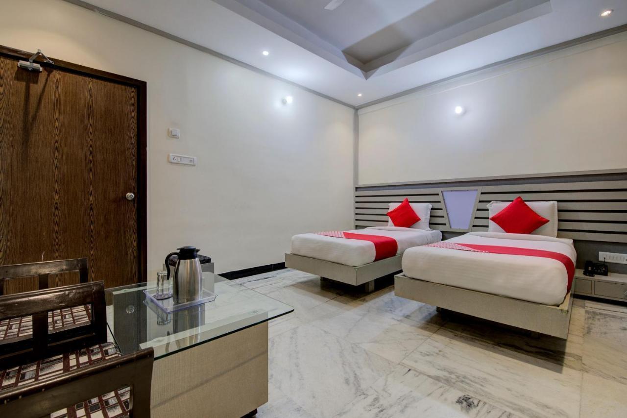Oyo 1545 Hotel Shivani International 아흐메다바드 외부 사진