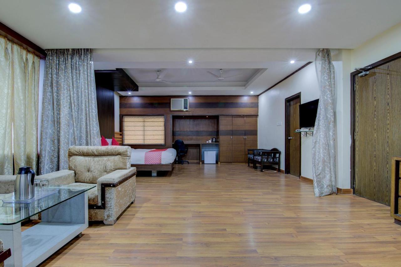Oyo 1545 Hotel Shivani International 아흐메다바드 외부 사진