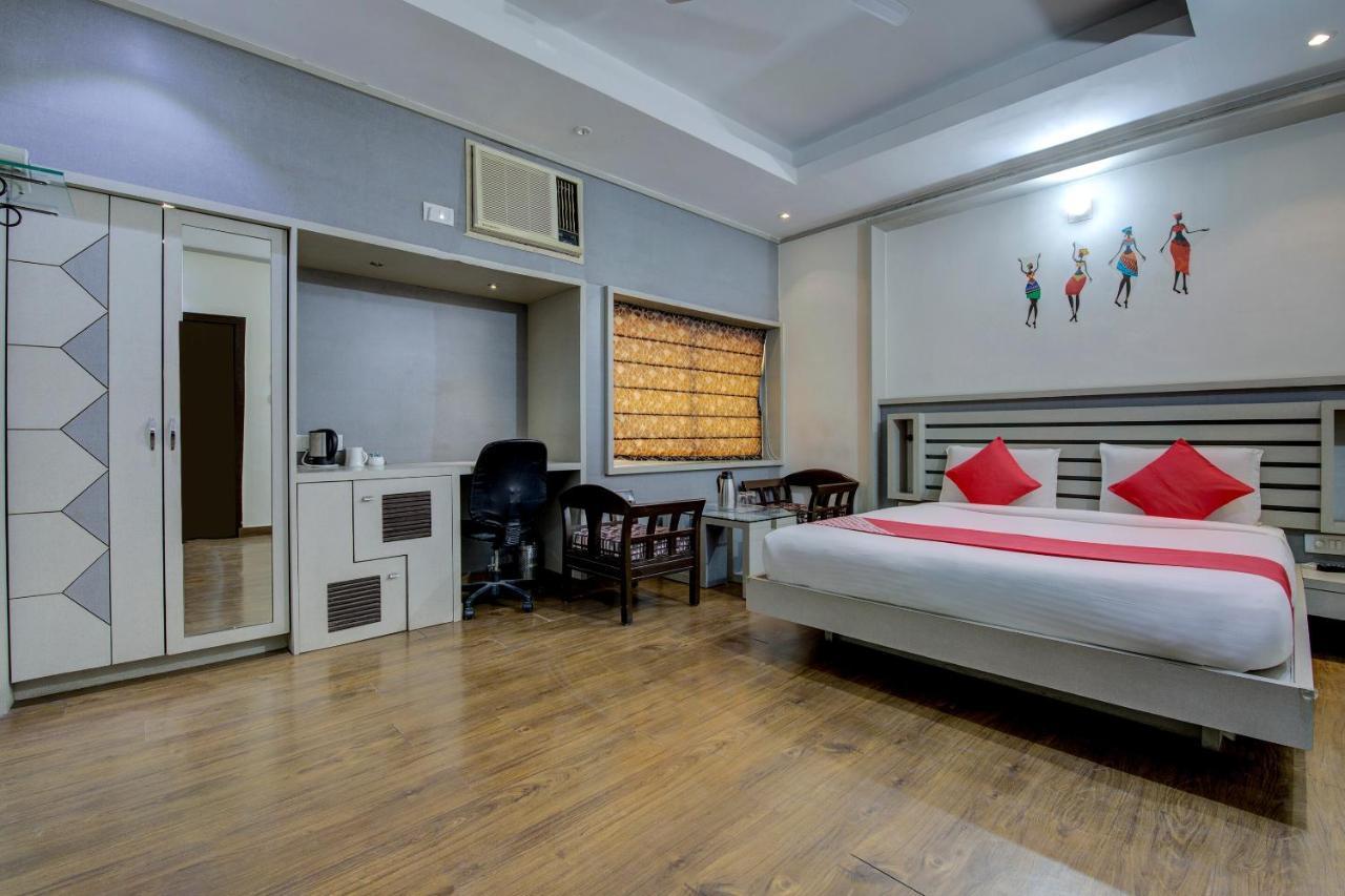 Oyo 1545 Hotel Shivani International 아흐메다바드 외부 사진