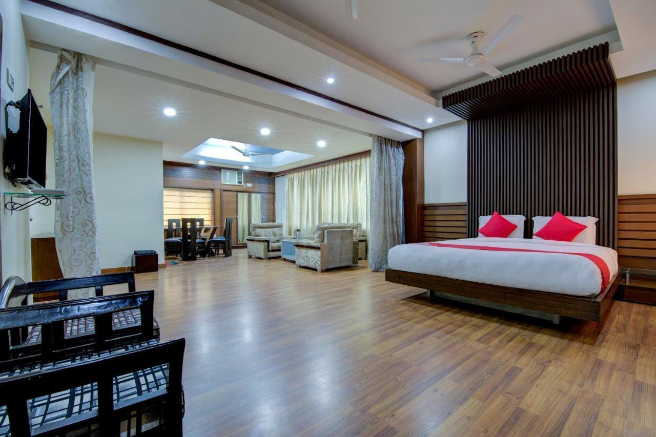 Oyo 1545 Hotel Shivani International 아흐메다바드 외부 사진