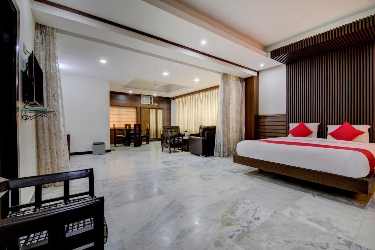 Oyo 1545 Hotel Shivani International 아흐메다바드 외부 사진