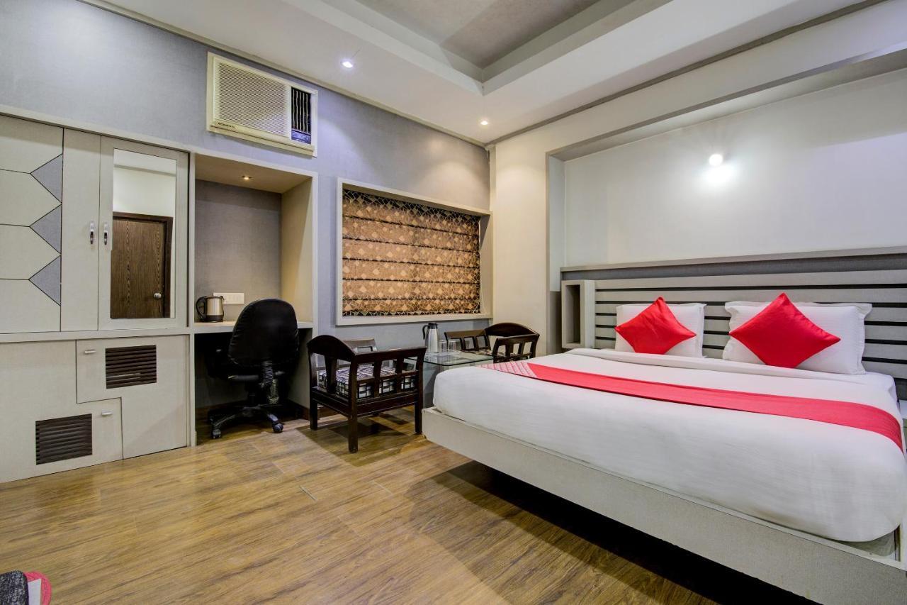 Oyo 1545 Hotel Shivani International 아흐메다바드 외부 사진