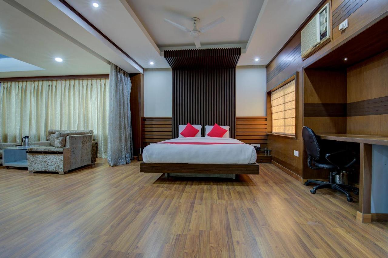 Oyo 1545 Hotel Shivani International 아흐메다바드 외부 사진