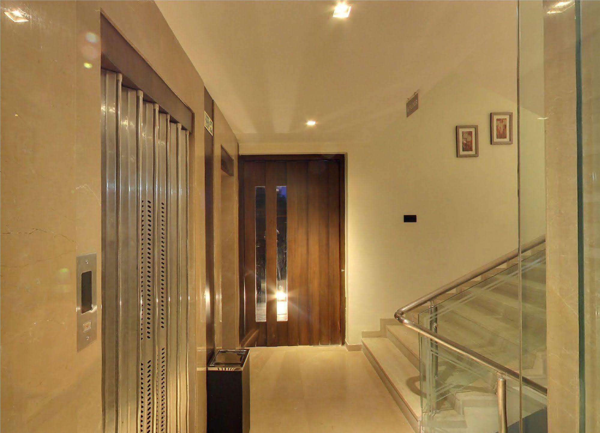 Oyo 1545 Hotel Shivani International 아흐메다바드 외부 사진
