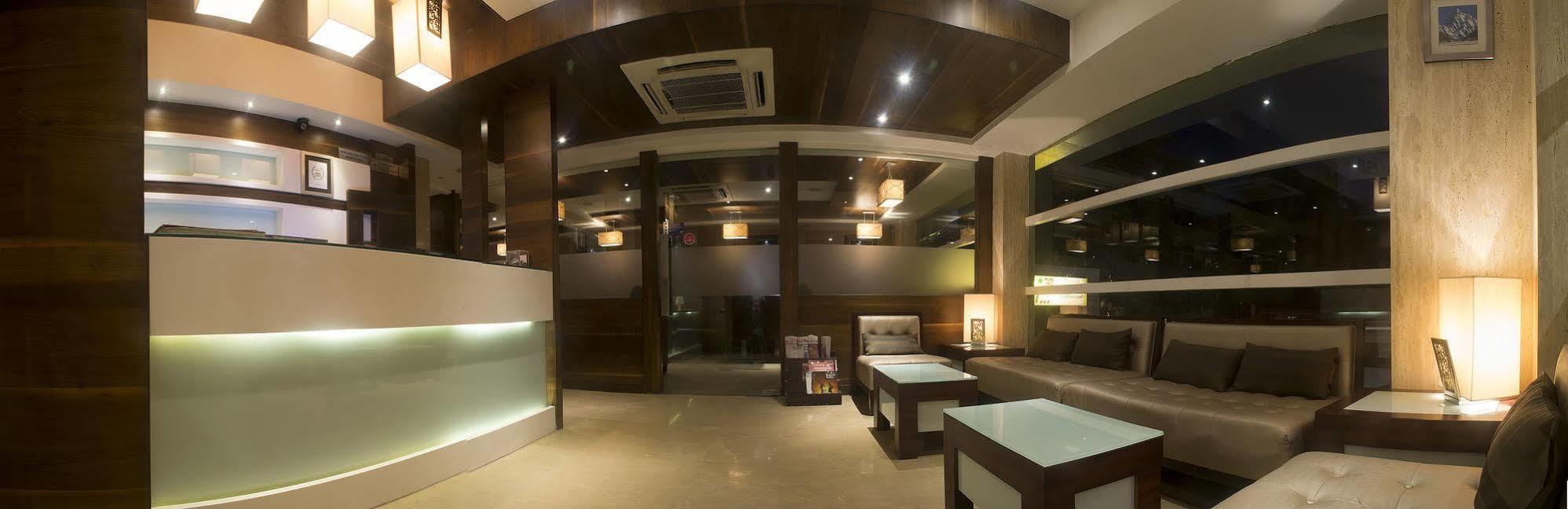 Oyo 1545 Hotel Shivani International 아흐메다바드 외부 사진