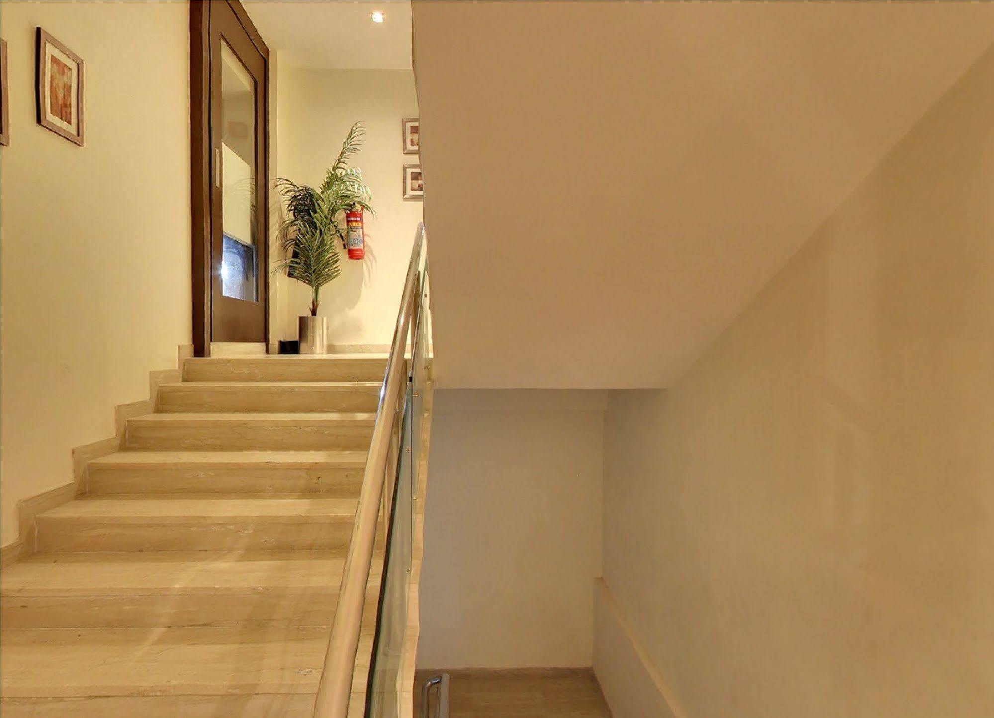 Oyo 1545 Hotel Shivani International 아흐메다바드 외부 사진